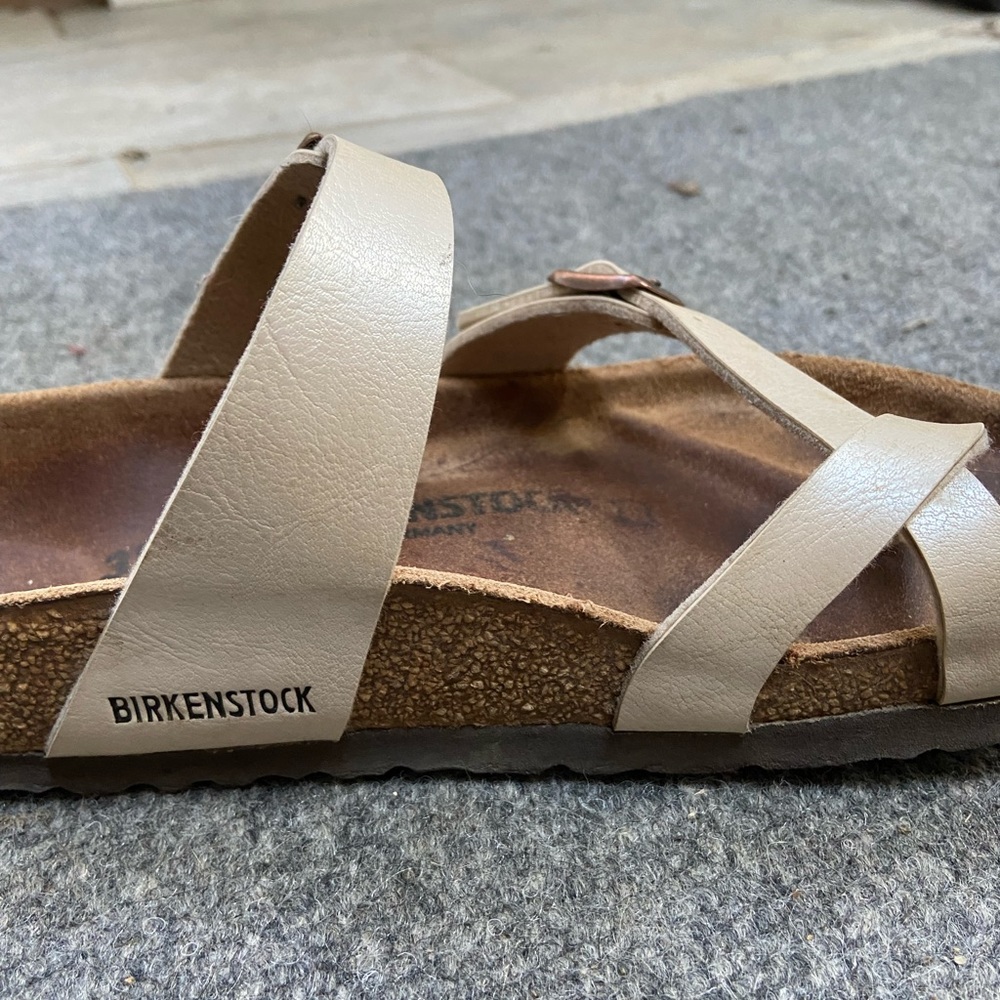 Womens BIRKENSTOCKS. Used in good condition. Size 37 (or 6-6.5 in US measurement